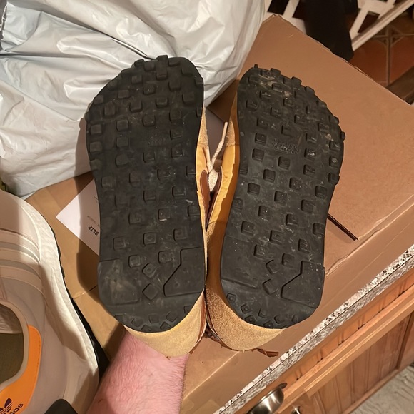 1st NIKE SNEAKER EVER ..lol size 10 -worn 3/4 times. Quick vacuum and clean 🧼 - Picture 5 of 5